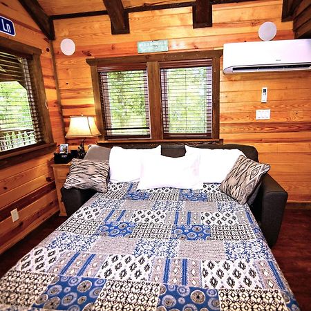 The Codex - Parker Creek Bend Cabins Murfreesboro Exteriör bild